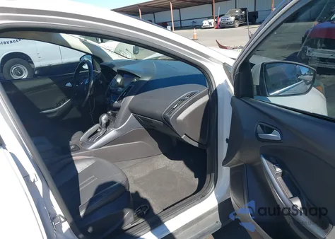 2013 Ford Focus Titanium z USA, uszkodzony, nr VIN 1FADP3N28DL256874